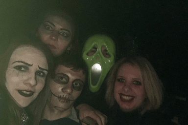 Pe această pagină puteți vedea modul în care angajații noștri au fugit cum ar putea în cursa iadului Hell Run